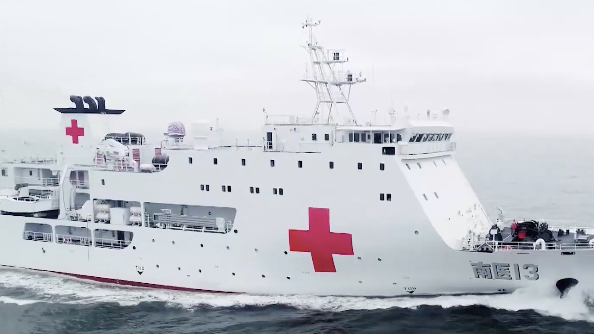 11月30日,南沙永暑礁军港码头,国产某新型医疗船南医13船正式归建入